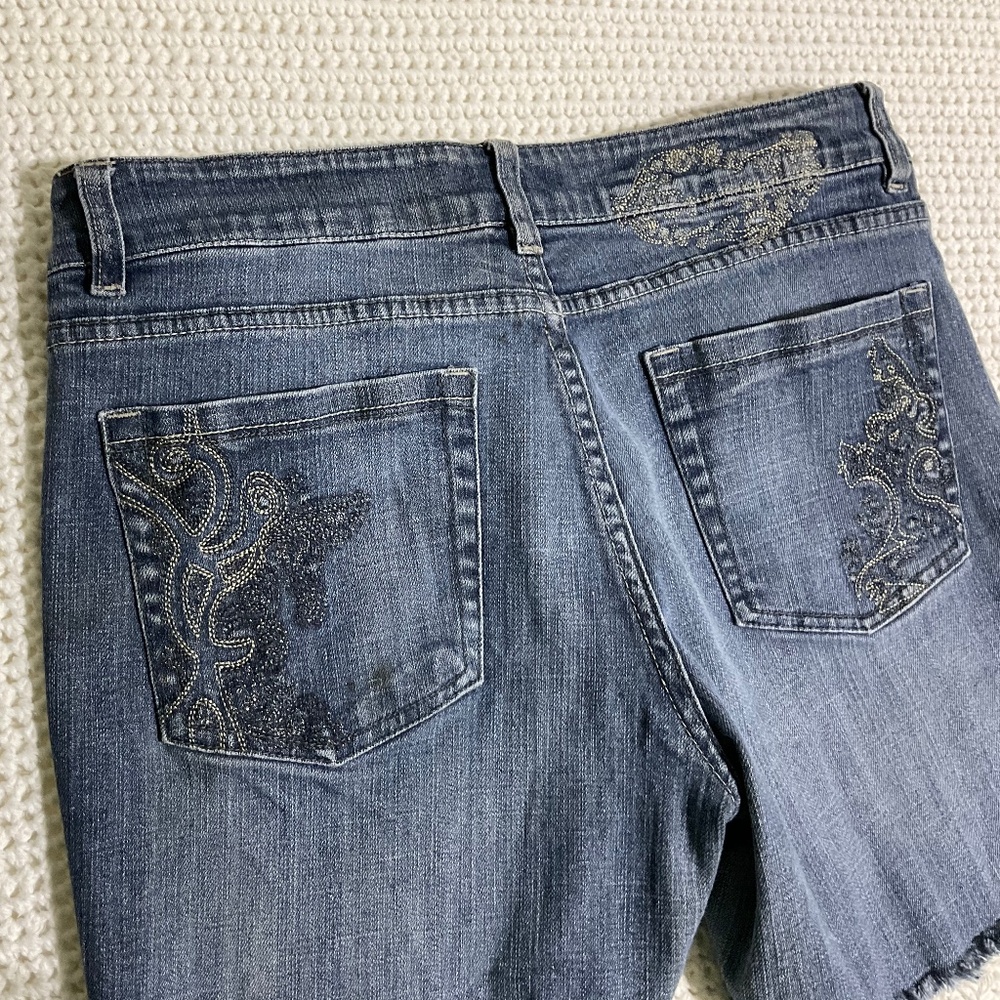 Devoted Embroidered Raw Hems Cotton Woman’s Jean Shorts 31 Blue Denim